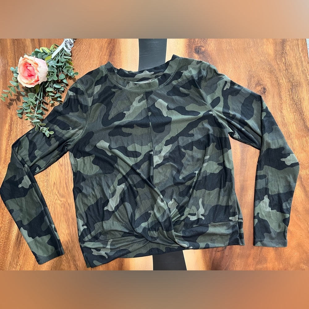 Old Navy Active Breathe On Camouflage Cropped Long Sleeve Women's Workout Top
